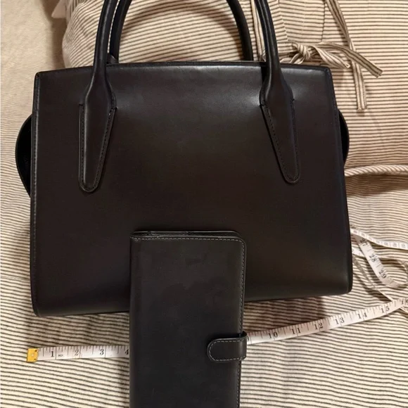 Coach Large Andrea Carryall with Wallet - Picture 5 of 10